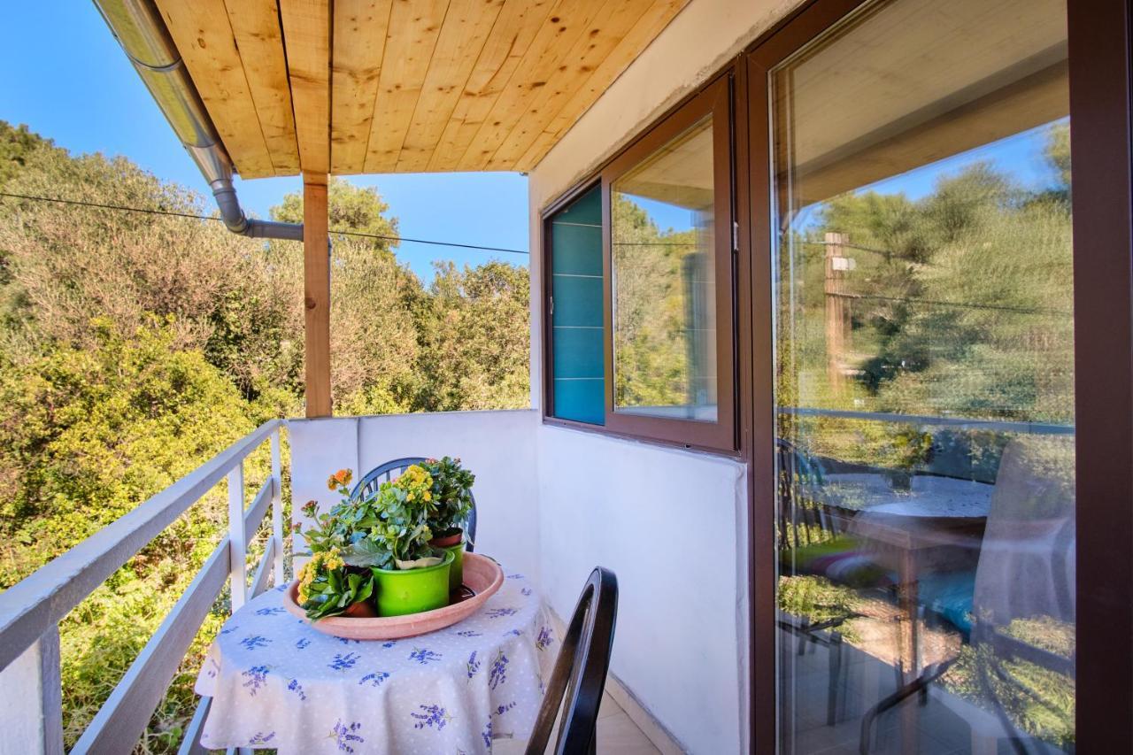Apartments Mirella Mali Lošinj Exterior foto