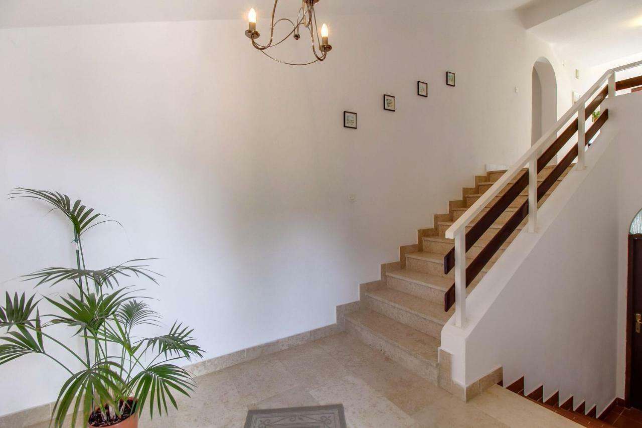 Apartments Mirella Mali Lošinj Exterior foto
